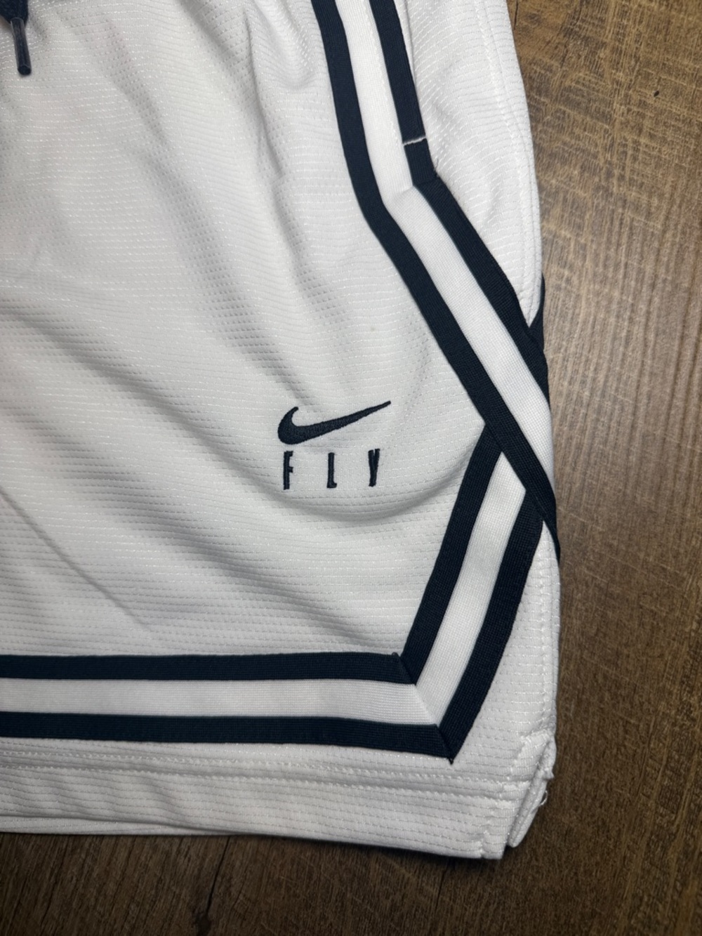 Nike Women’s White Fly Crossover Basketball Shorts with Black Trim Size Small - Picture 6 of 12